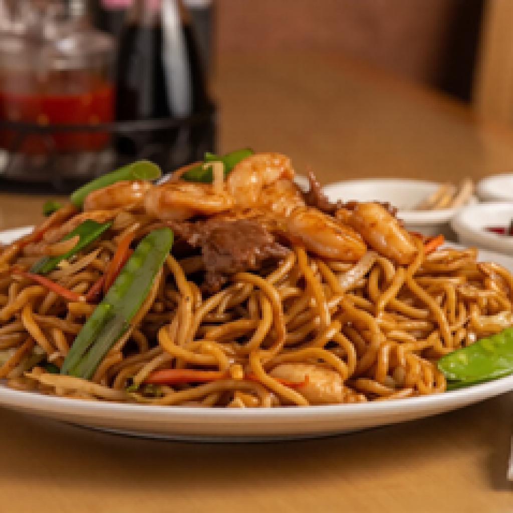 CHOW MEIN CHICKEN PRAWN/BEEF